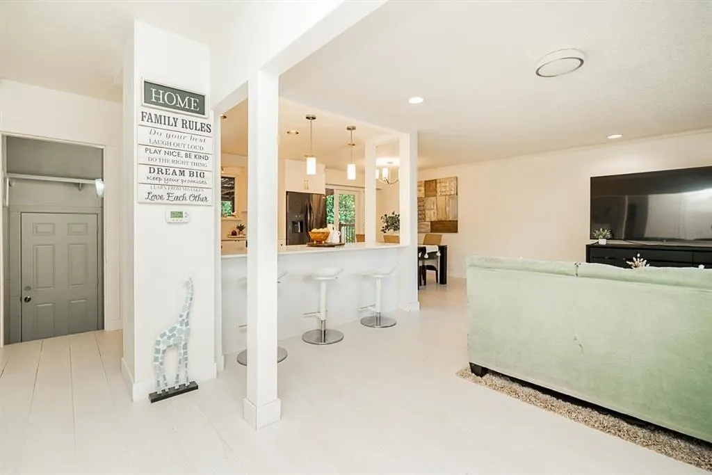 24084 102 Avenue