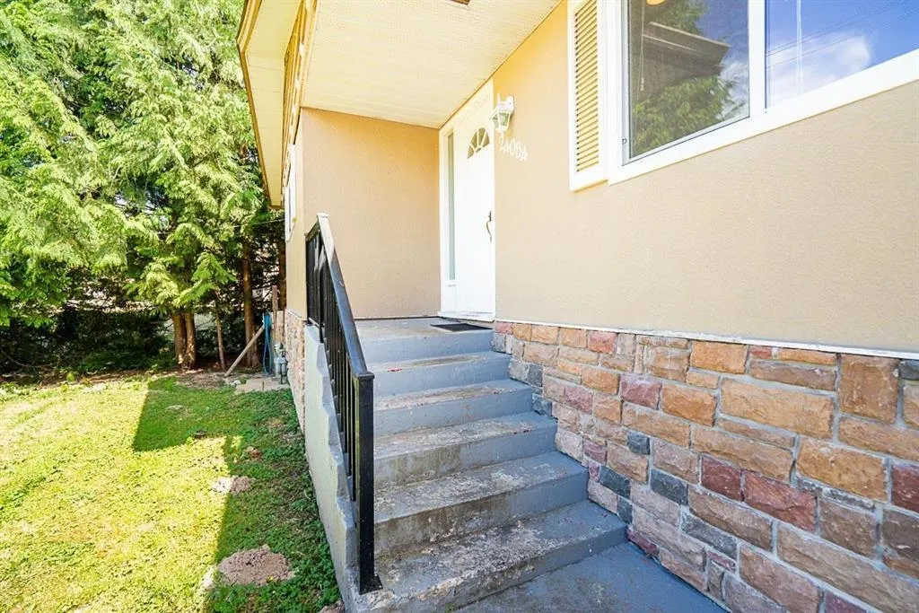 24084 102 Avenue