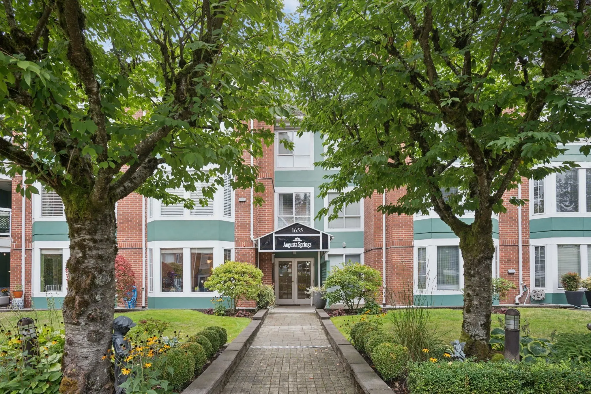 1655 Augusta Avenue #108