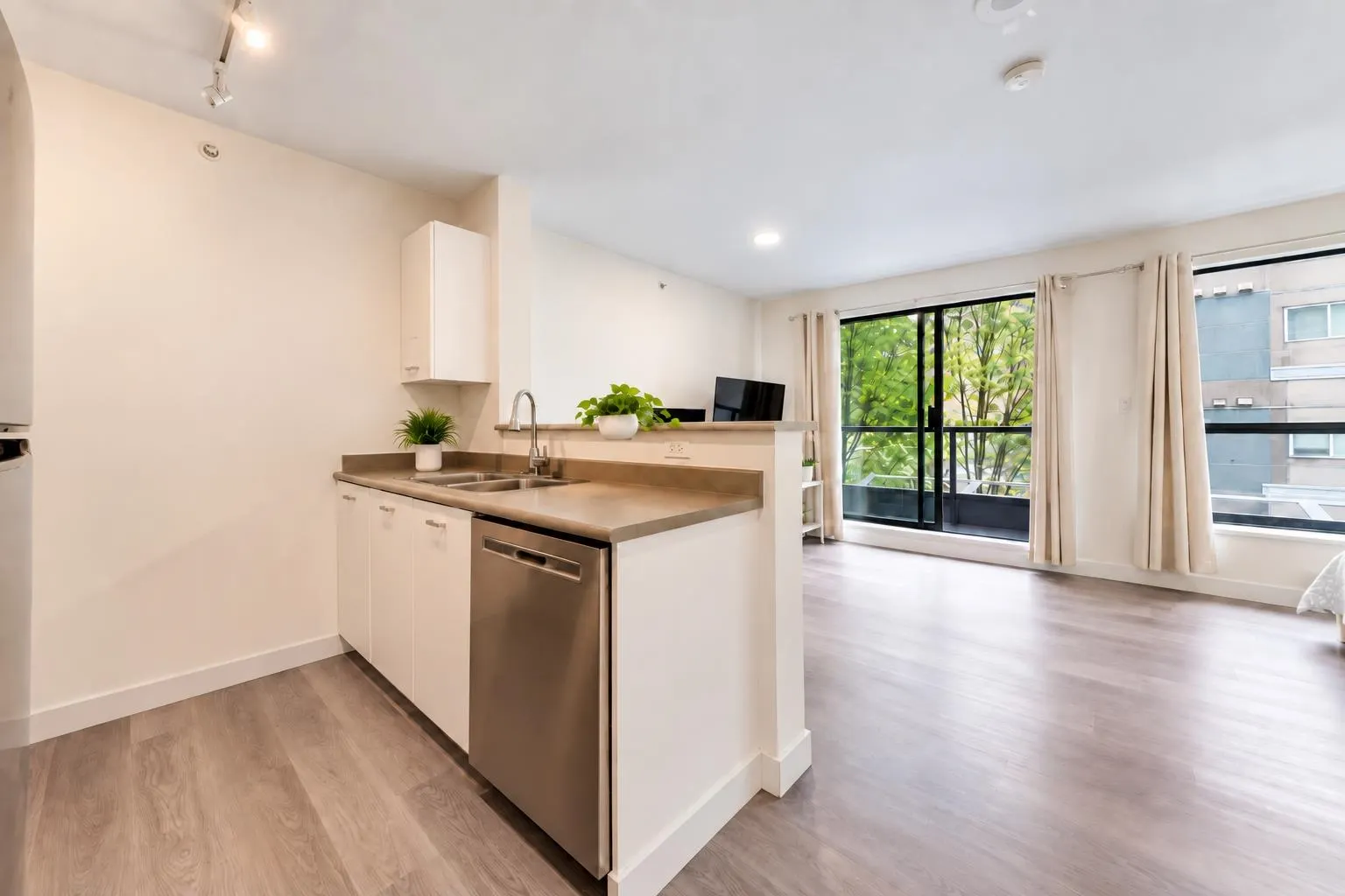 3438 Vanness Avenue #205