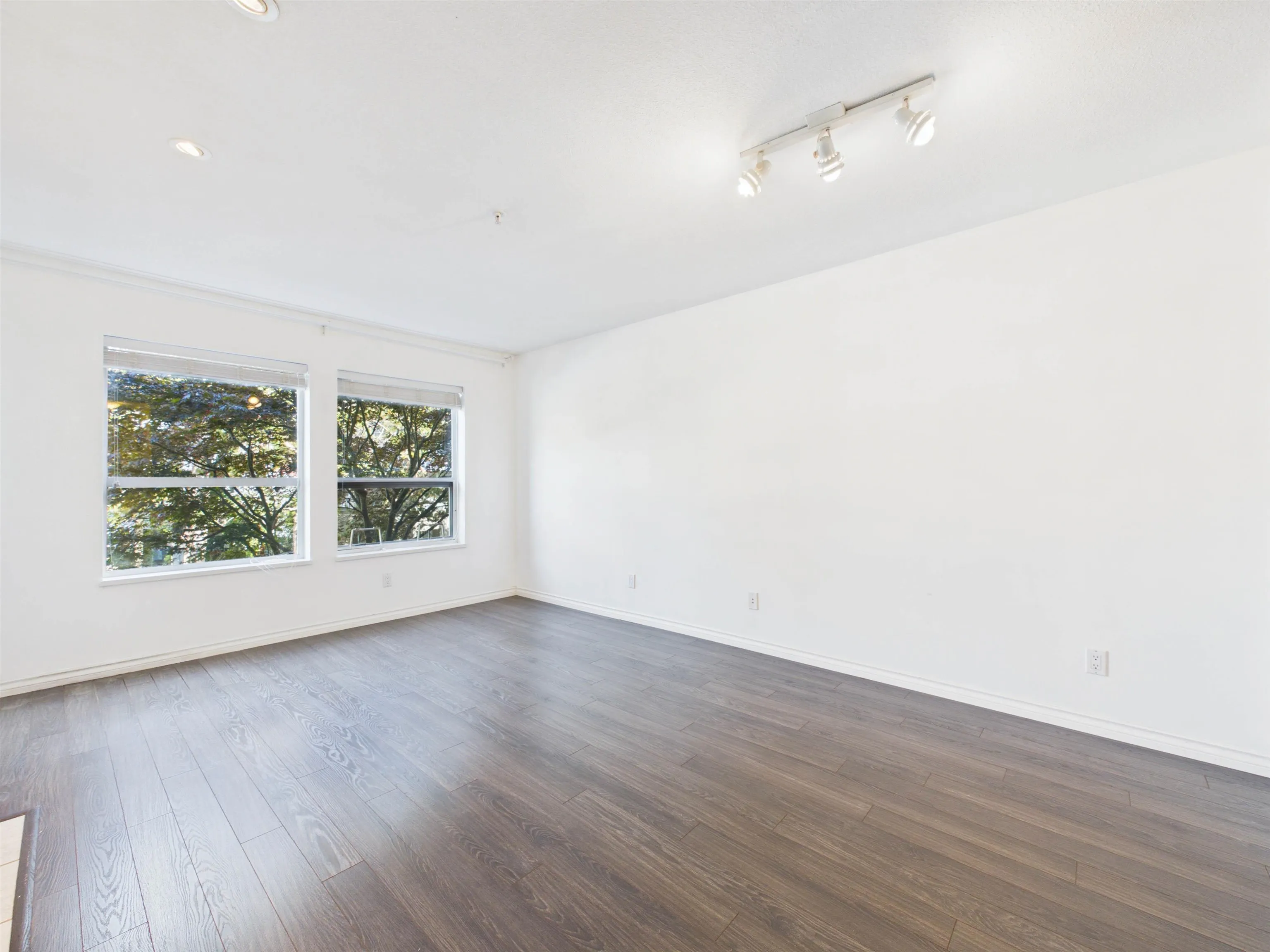 12931 Railway Ave Avenue #215