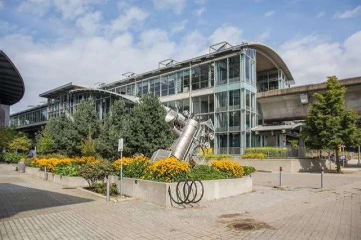 2200 Douglas Road #403