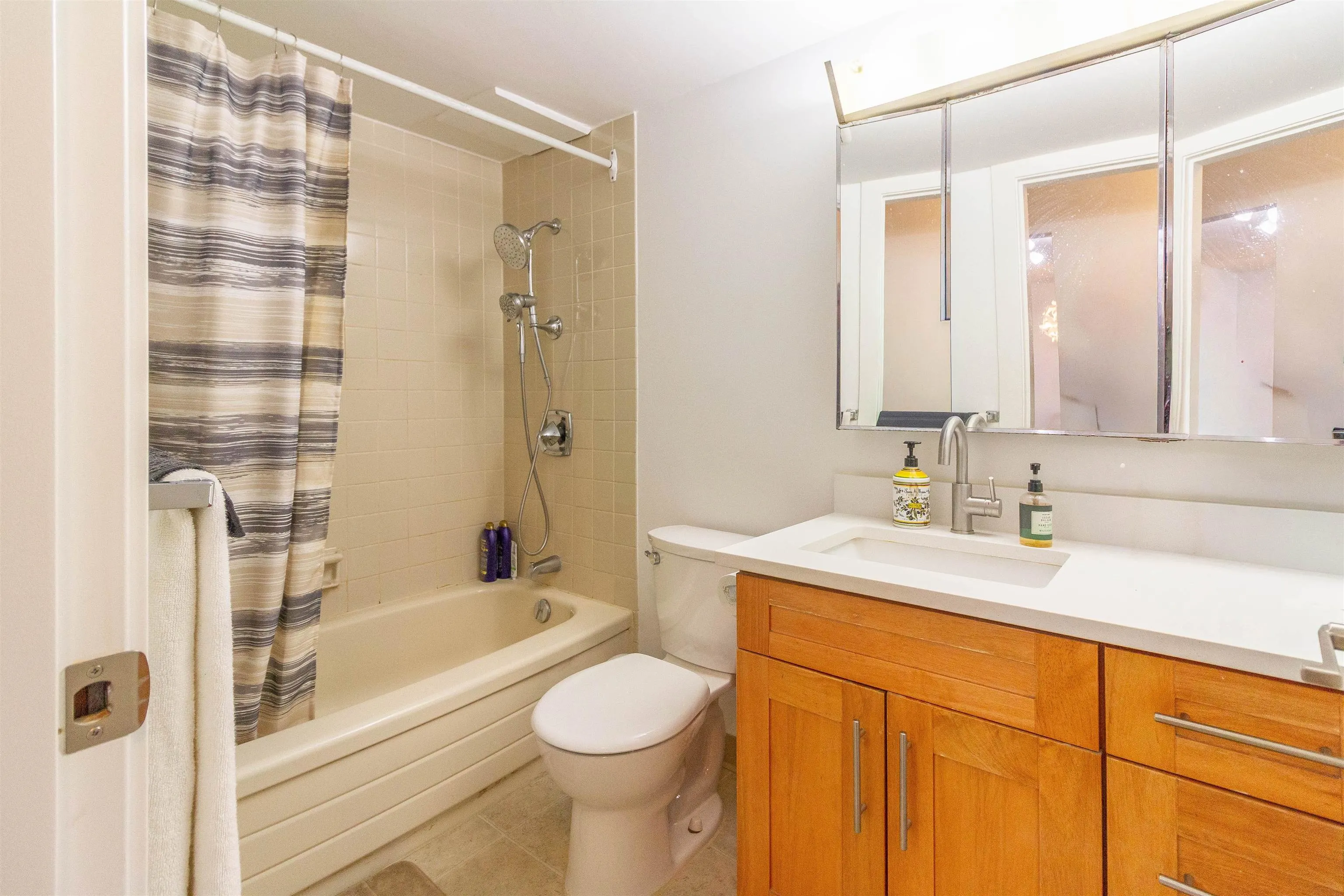 270 W 1st Street #210