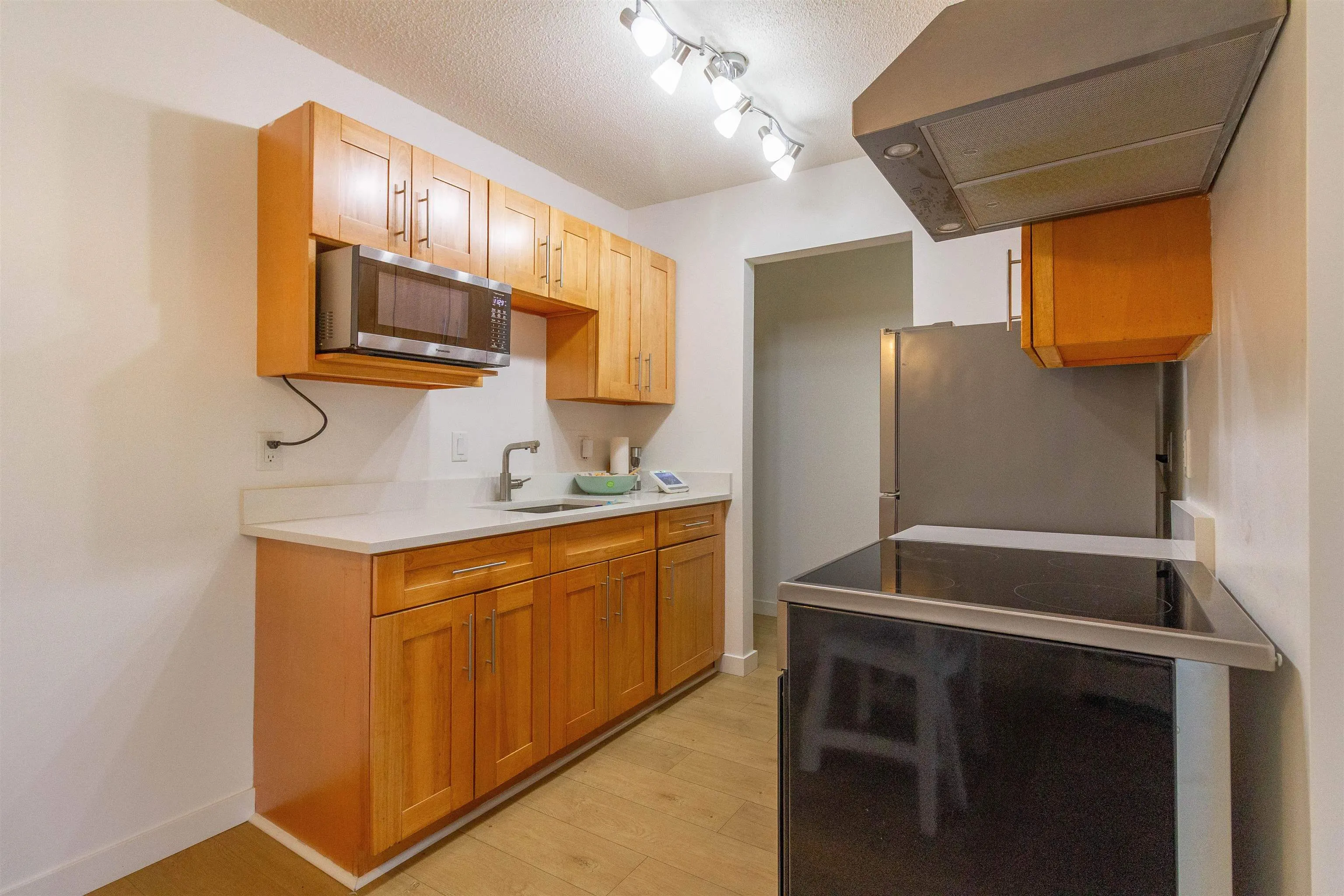 270 W 1st Street #210