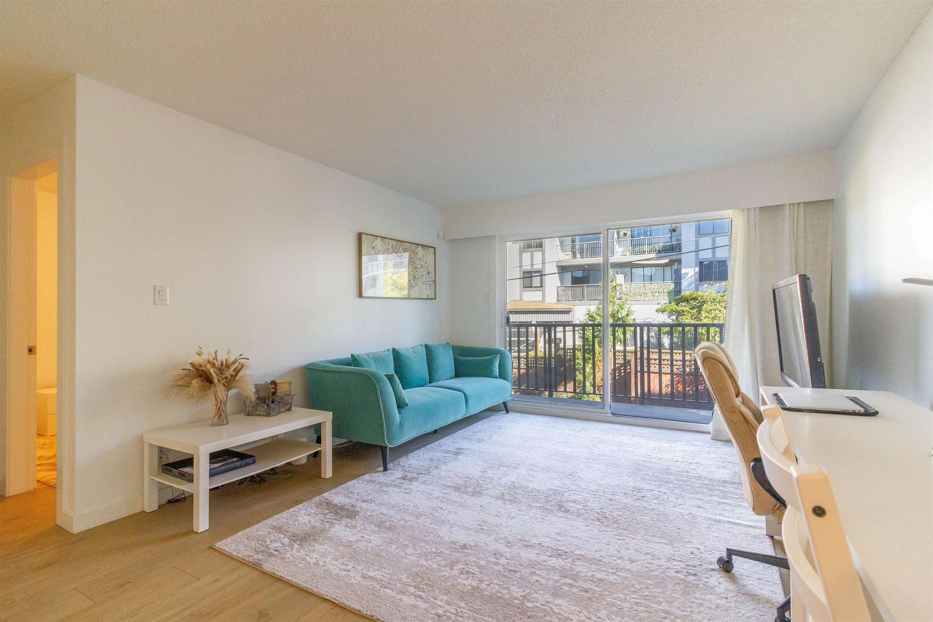 270 W 1st Street #210