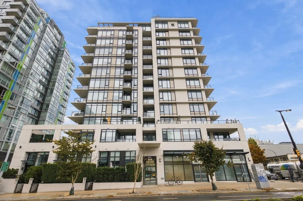 1788 Ontario Street #402