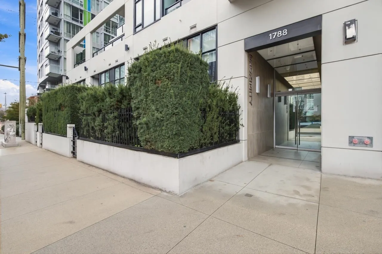 1788 Ontario Street #402