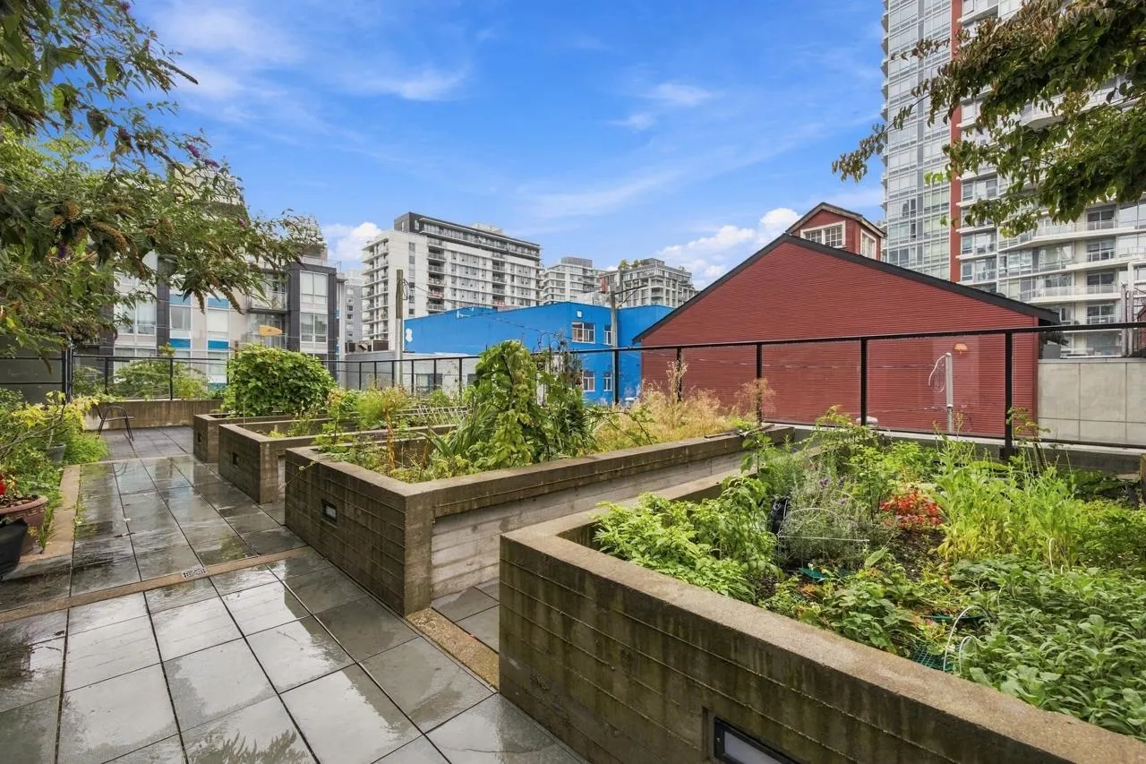 1788 Ontario Street #402