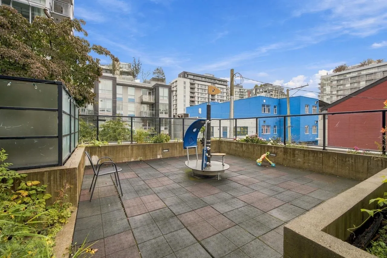 1788 Ontario Street #402