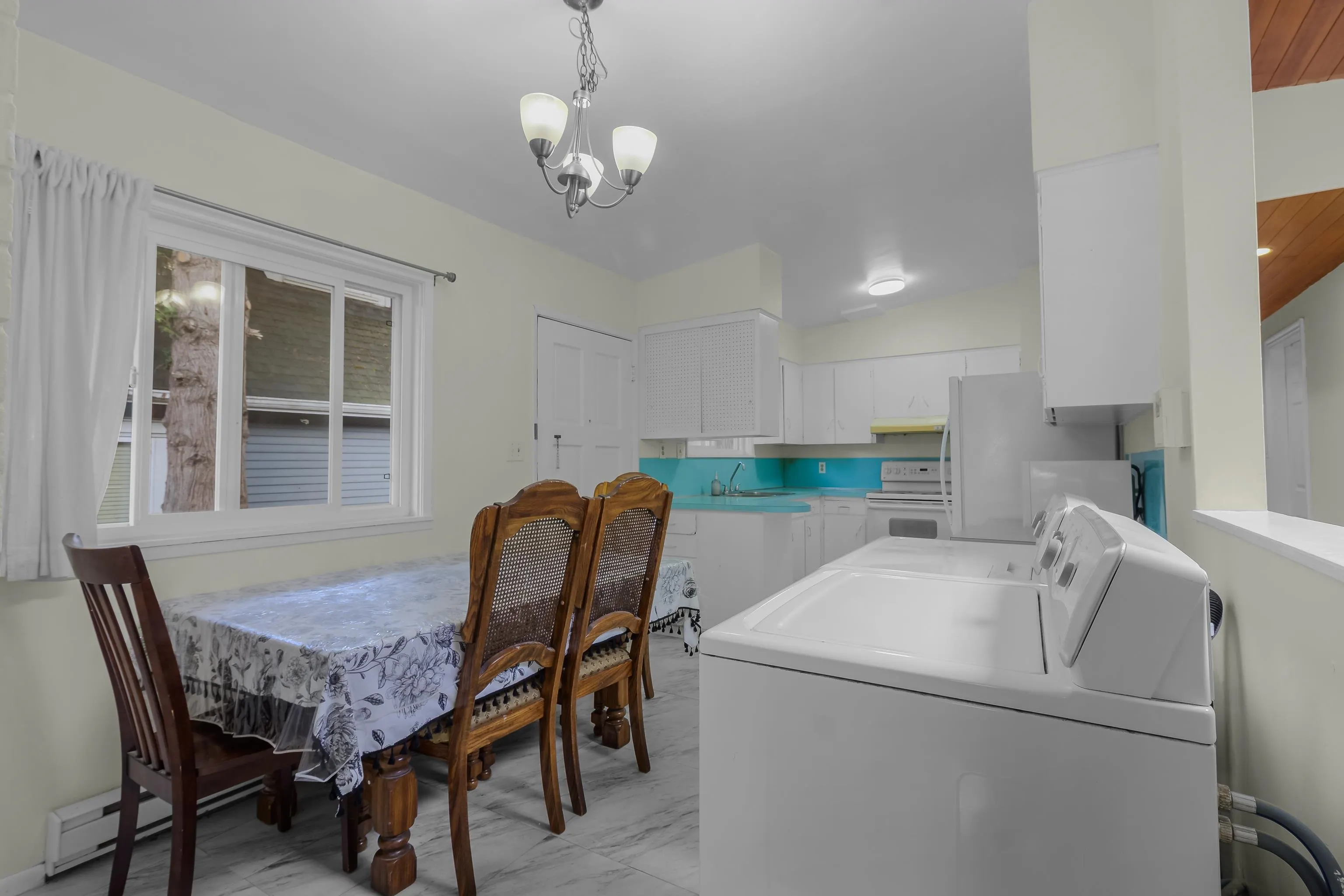 9387 140 Street