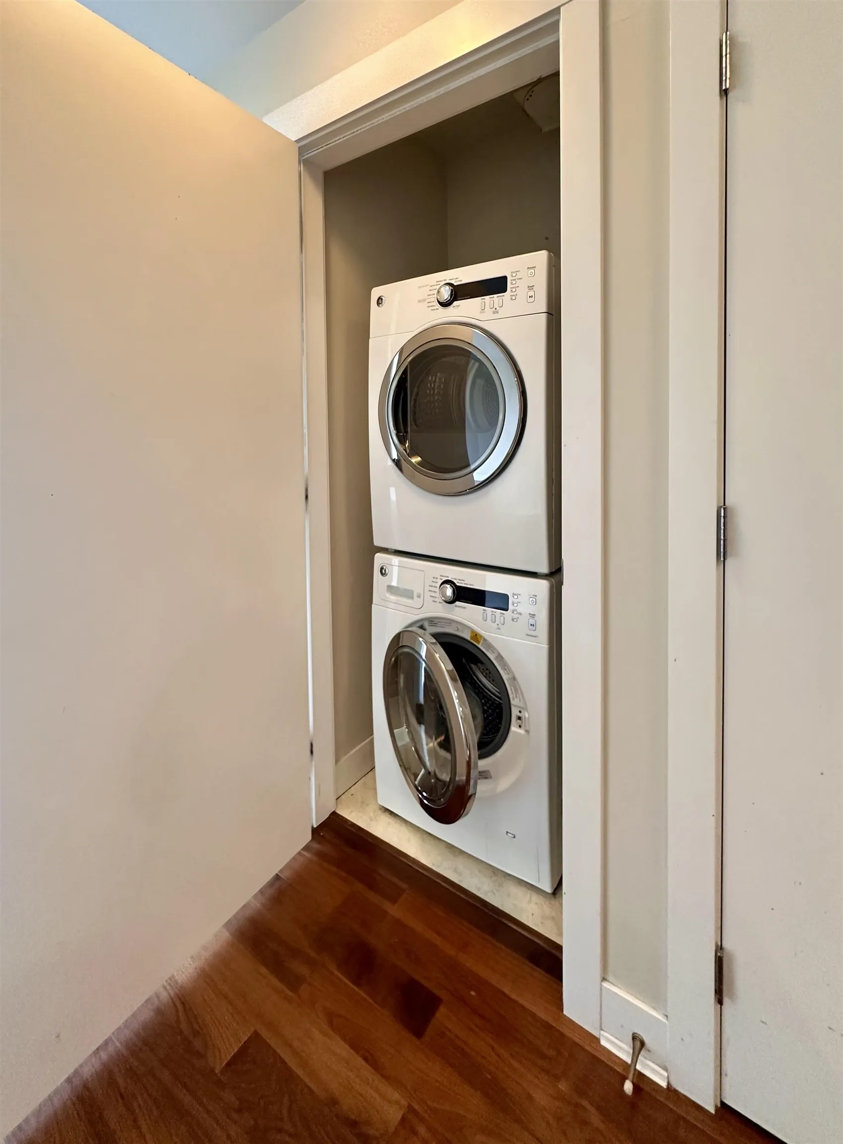 160 W 3rd Street #503