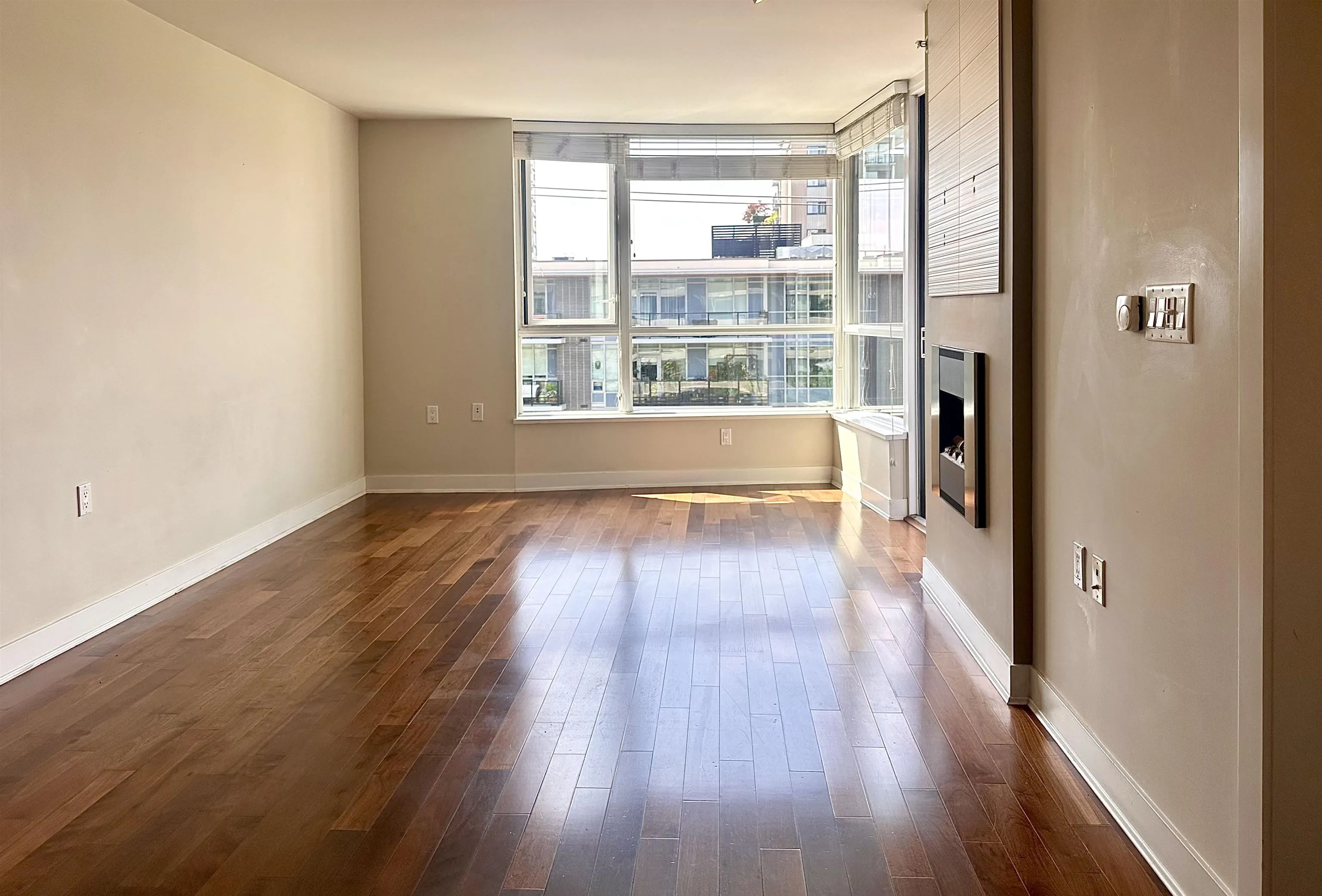 160 W 3rd Street #503