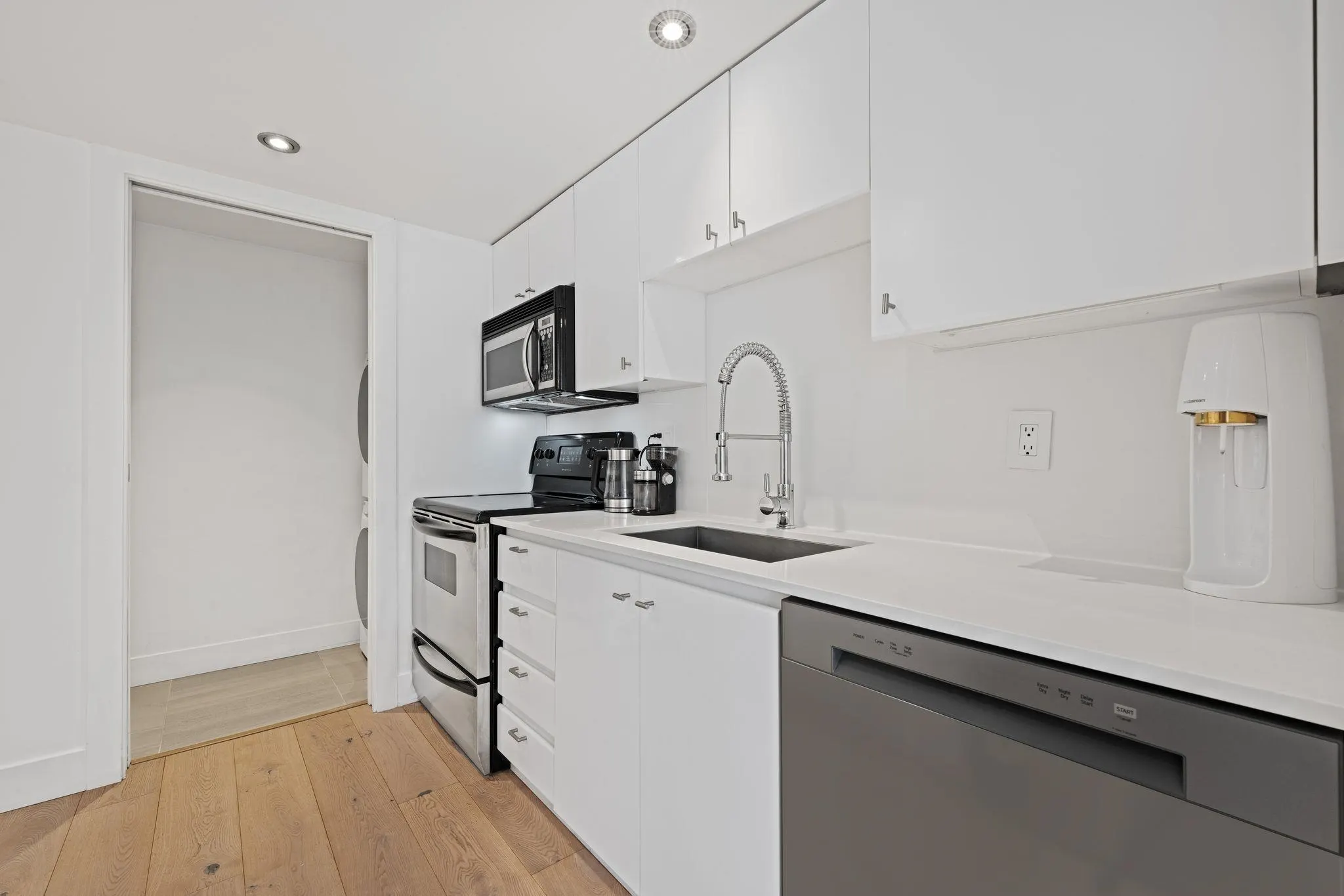 130 E 2nd Street #603