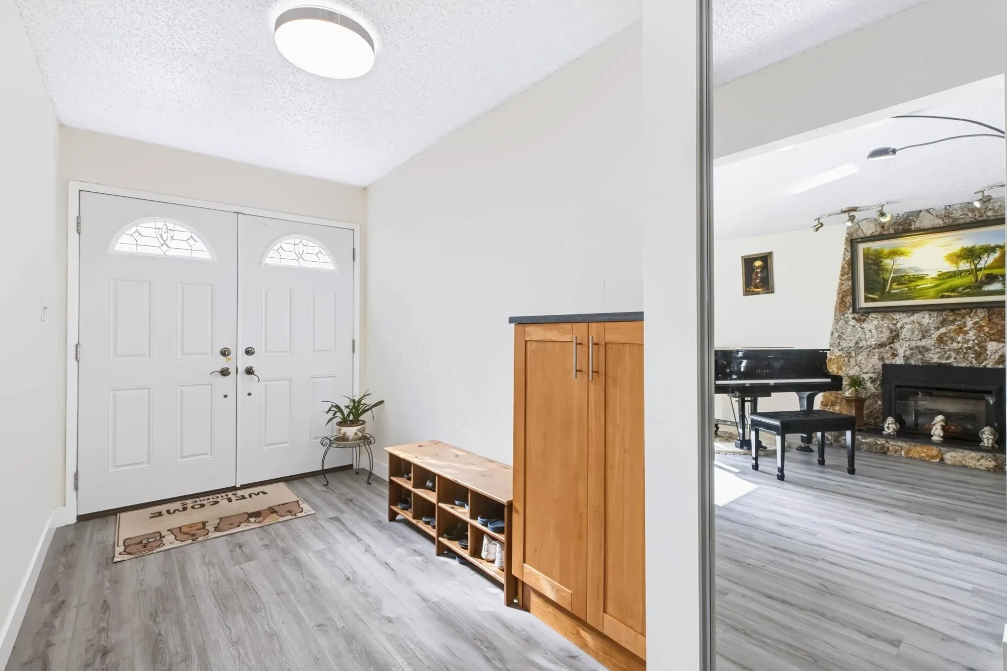 10680 Hollymount Drive