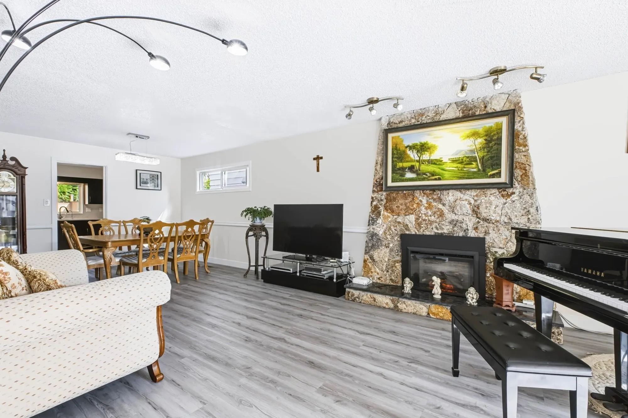 10680 Hollymount Drive