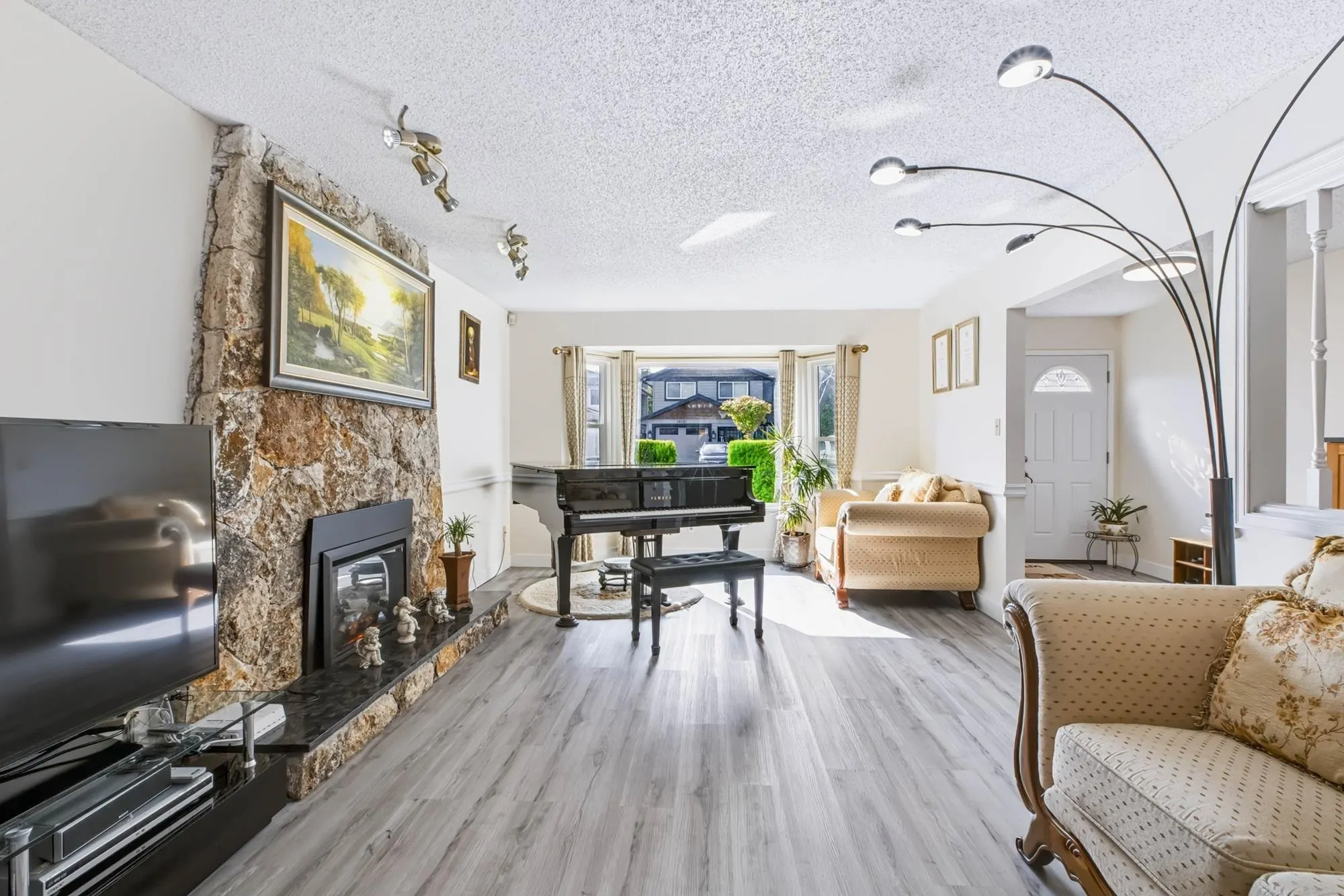 10680 Hollymount Drive