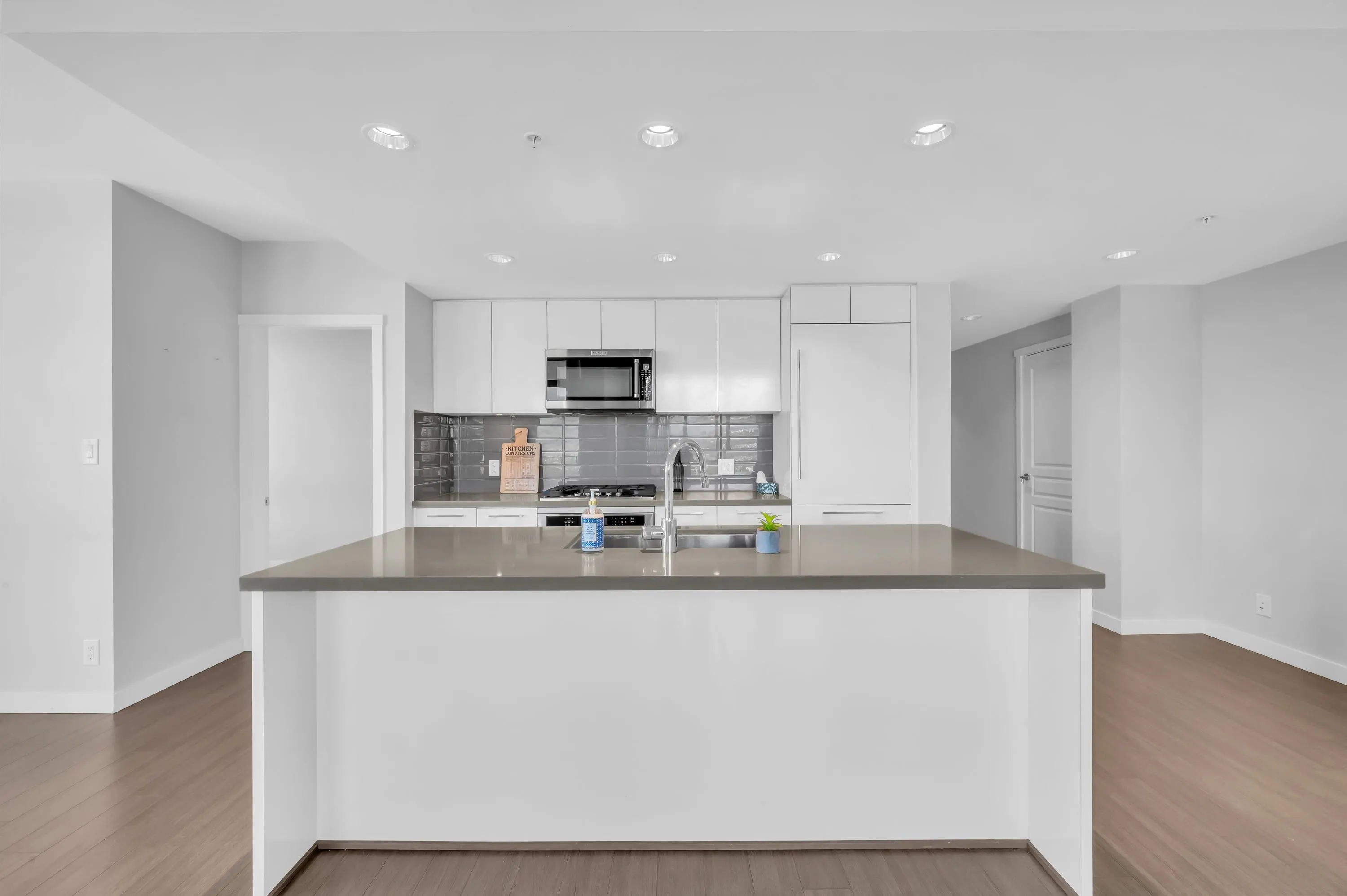 3093 Windsor Gate #2001