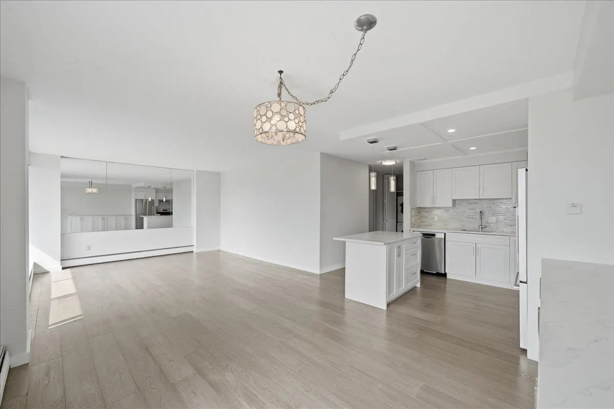 1745 Esquimalt Avenue #802