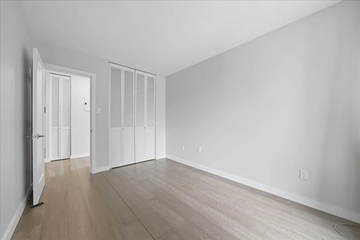 1745 Esquimalt Avenue #802