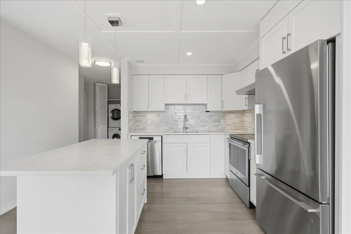 1745 Esquimalt Avenue #802