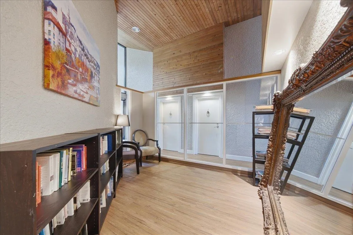 1745 Esquimalt Avenue #802