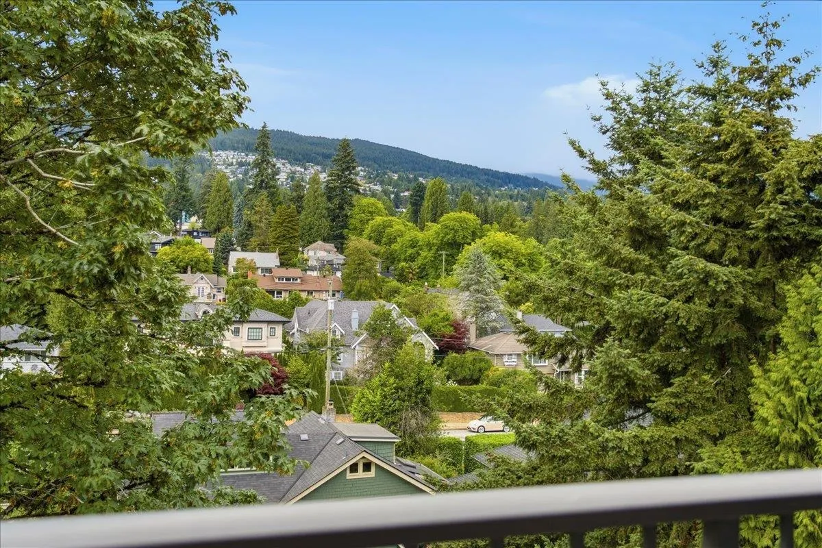 1745 Esquimalt Avenue #802