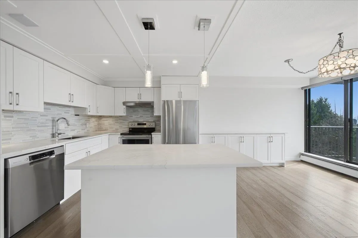 1745 Esquimalt Avenue #802