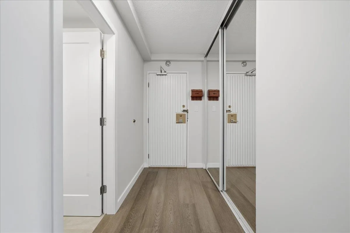 1745 Esquimalt Avenue #802