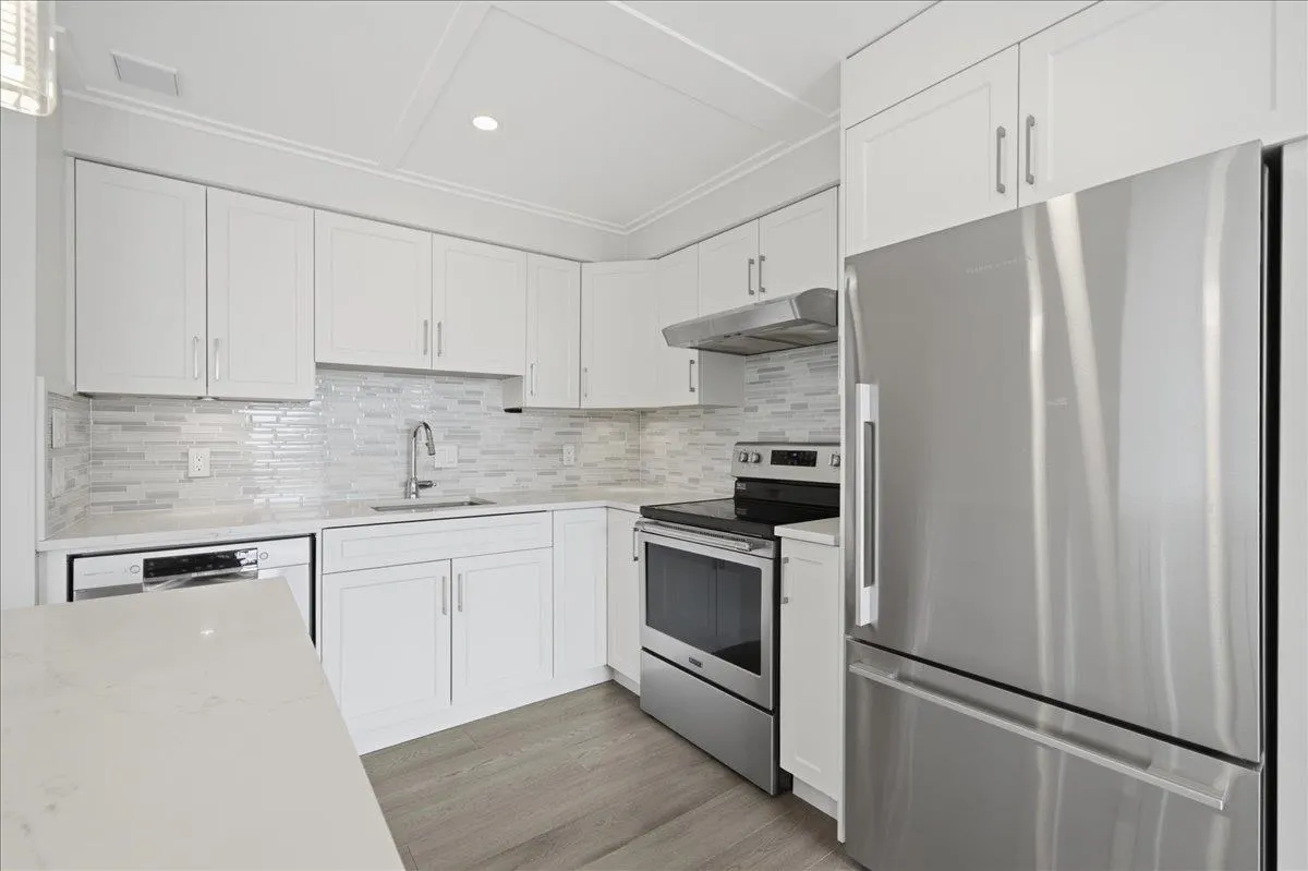 1745 Esquimalt Avenue #802