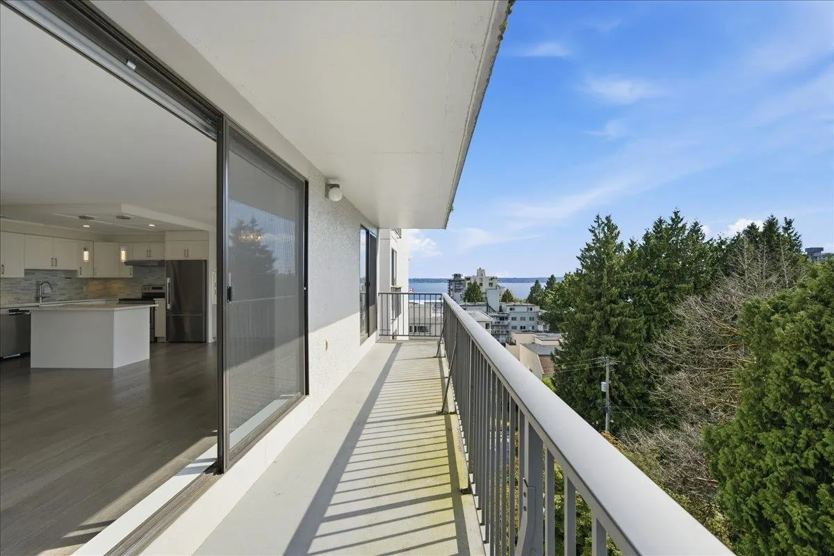 1745 Esquimalt Avenue #802