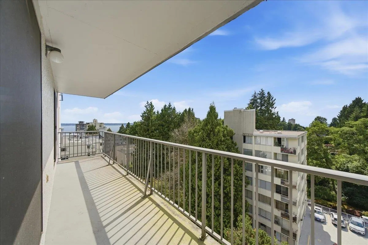 1745 Esquimalt Avenue #802