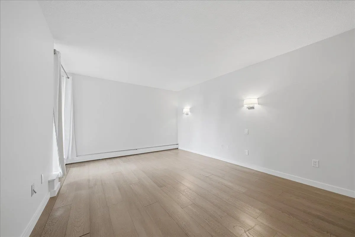 1745 Esquimalt Avenue #802