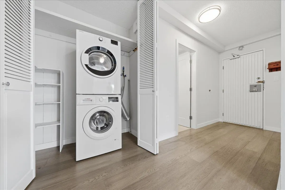 1745 Esquimalt Avenue #802