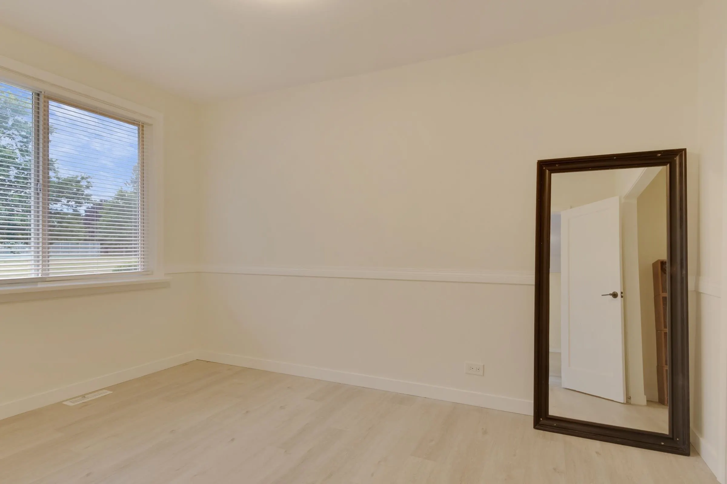 46515 Portage Avenue #Upper House
