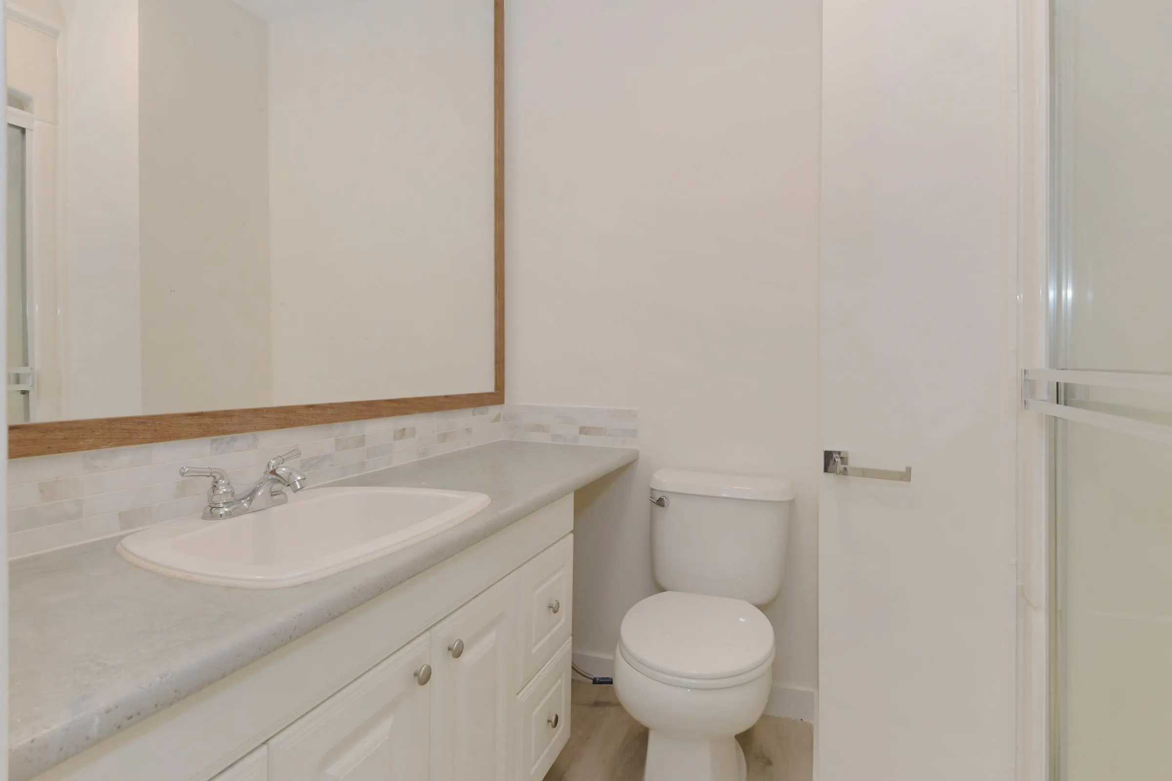 46515 Portage Avenue #Upper House
