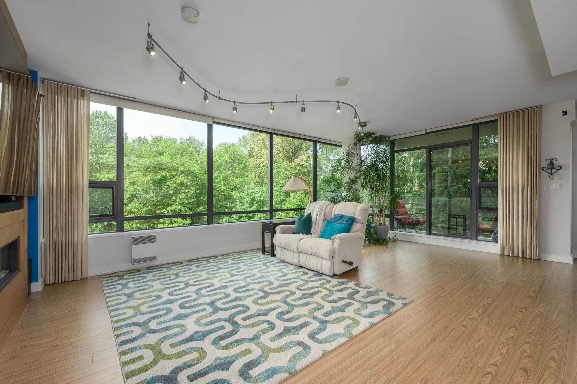 301 Capilano Road #405