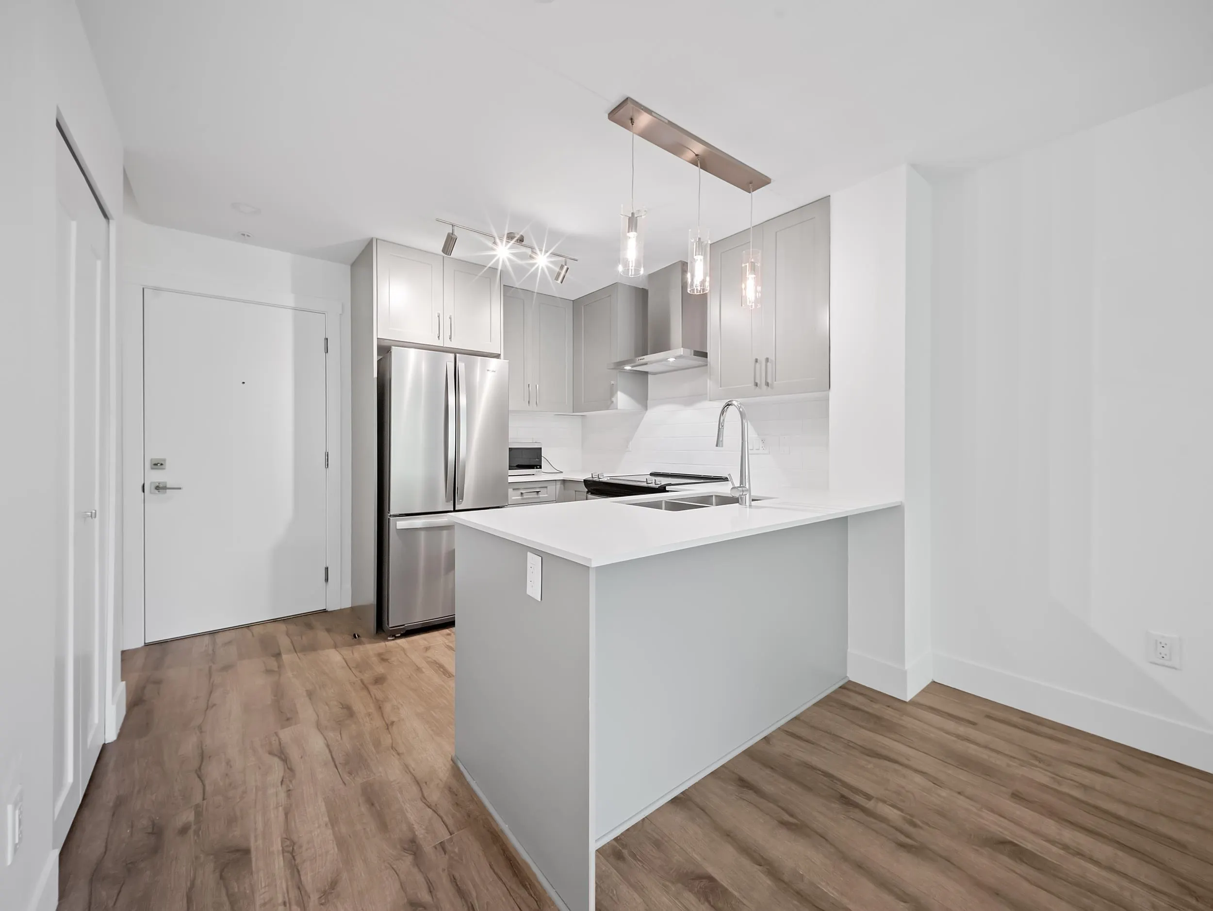 6338 King George Boulevard #306