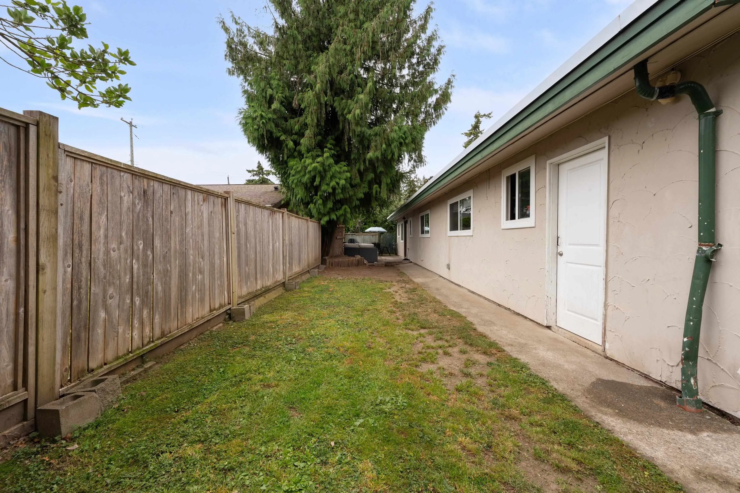 22702 123 Avenue