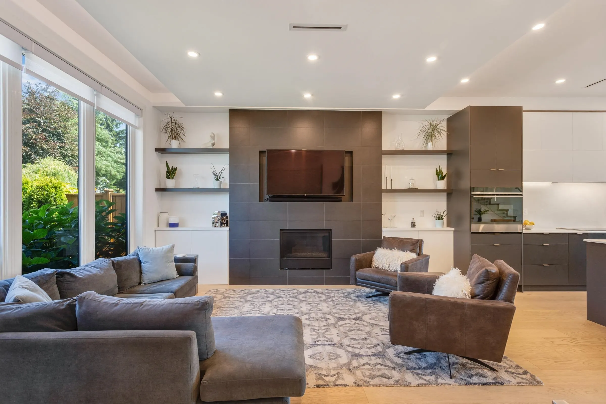609 E 4th Street