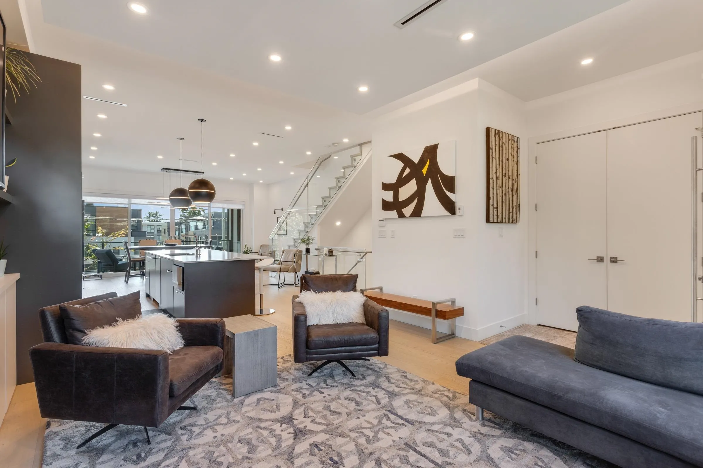 609 E 4th Street