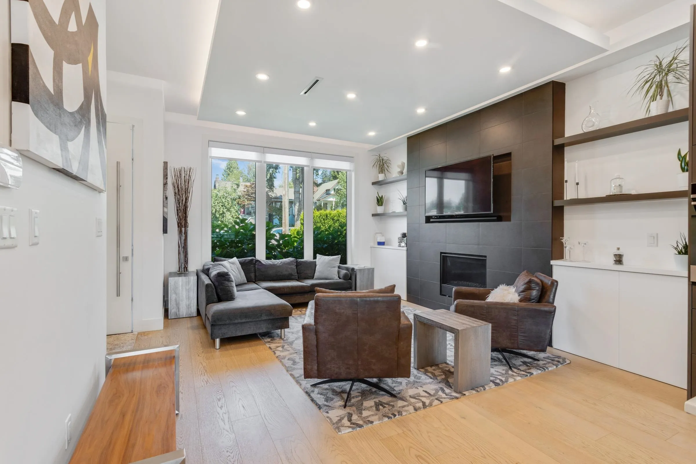 609 E 4th Street
