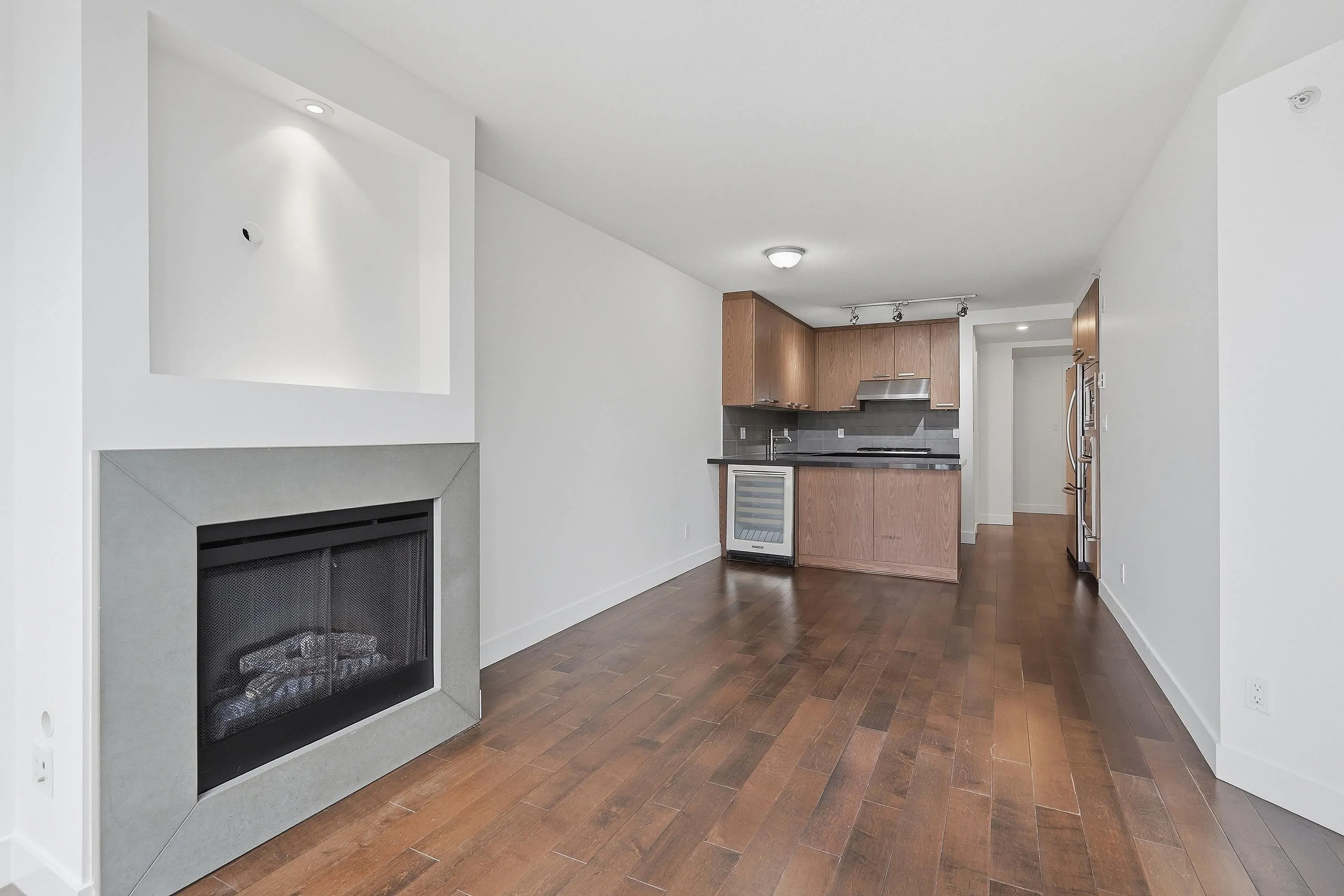 3228 Tupper Street #403