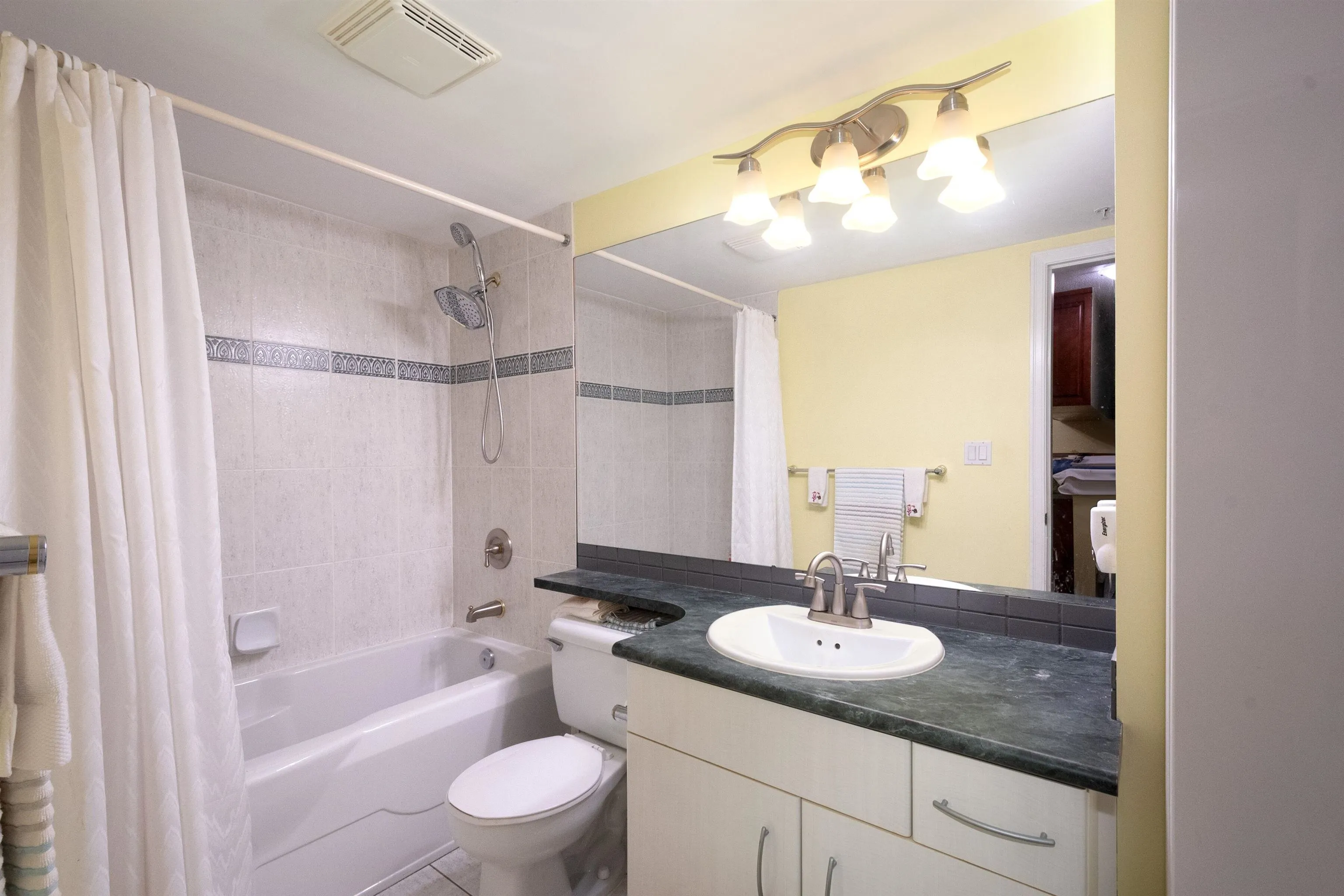 5639 Hampton Place #805