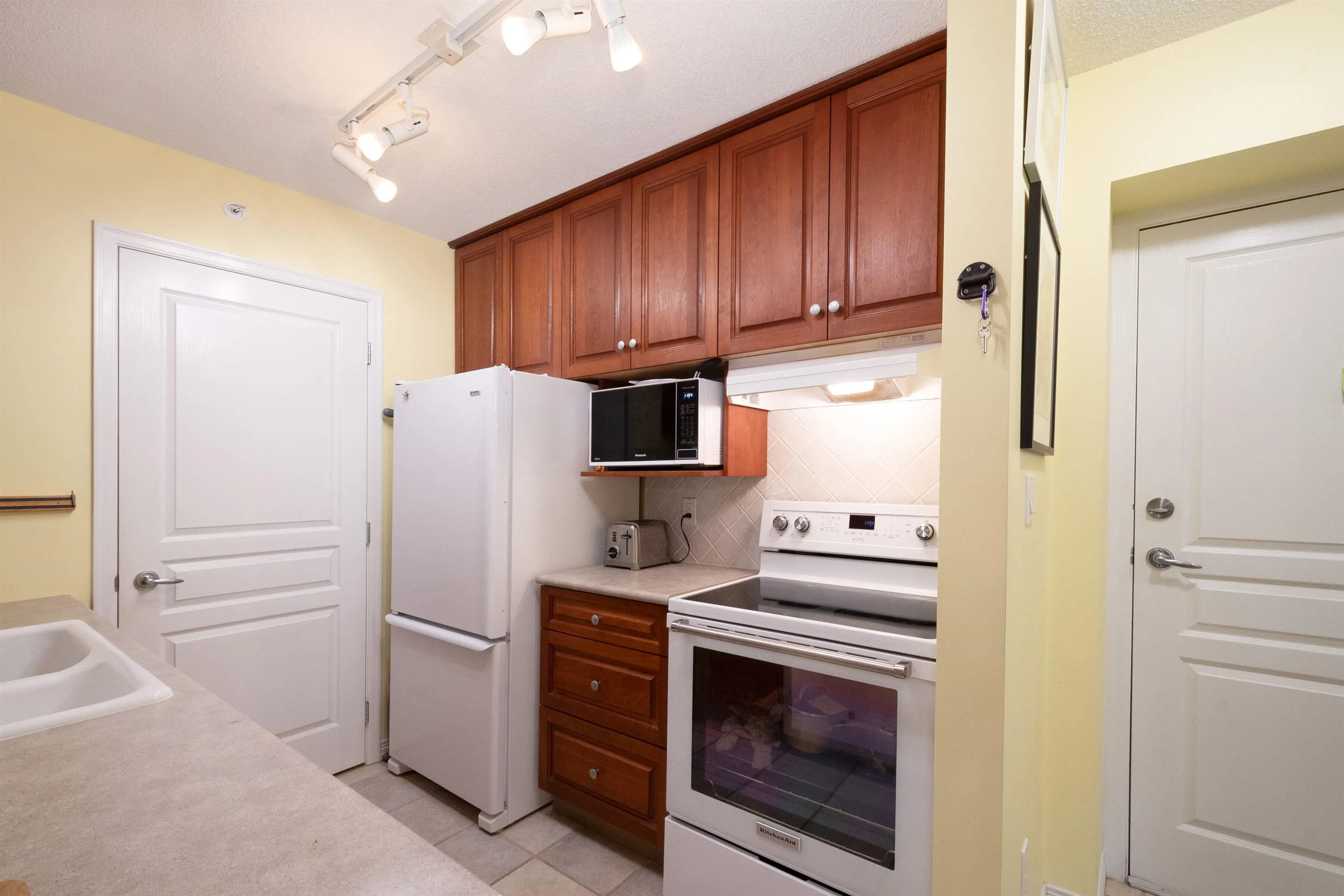5639 Hampton Place #805
