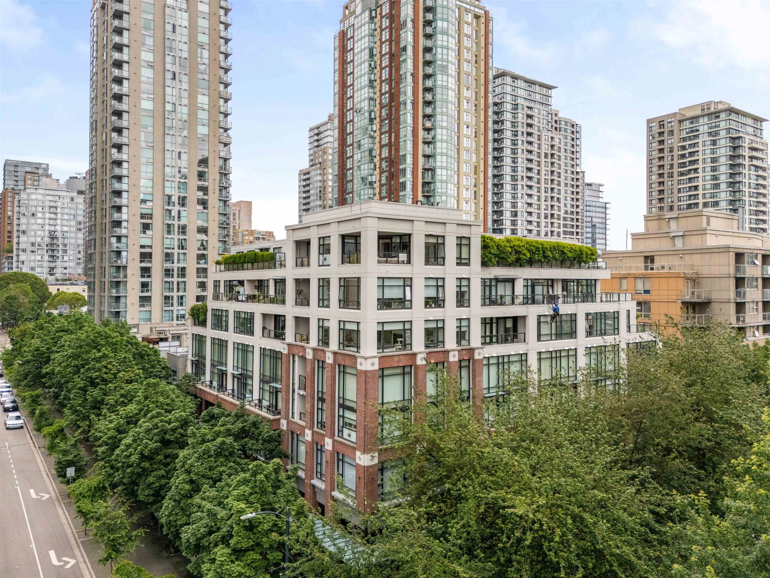 988 Richards Street #303