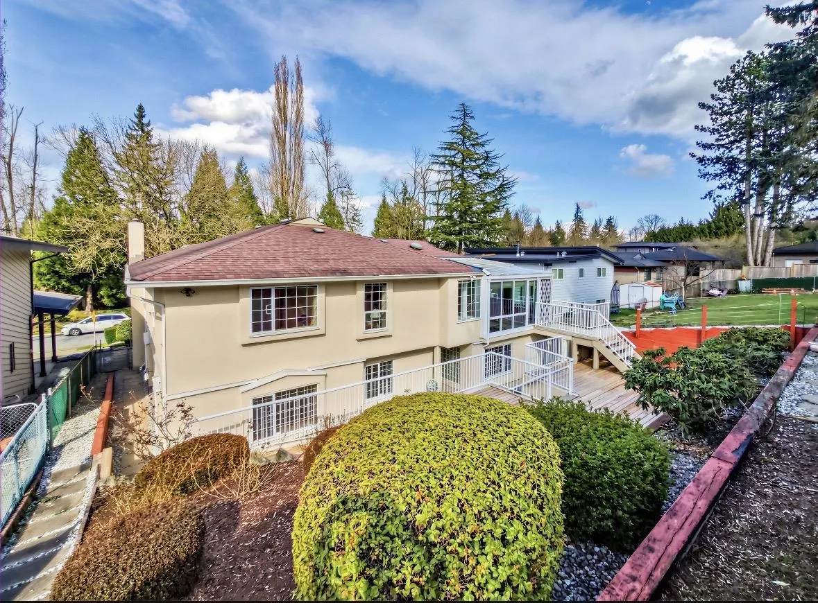 8022 Lakefield Drive