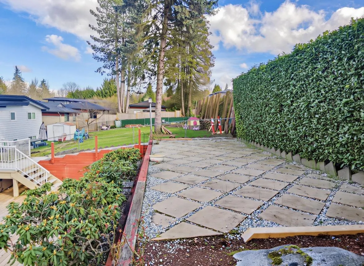 8022 Lakefield Drive