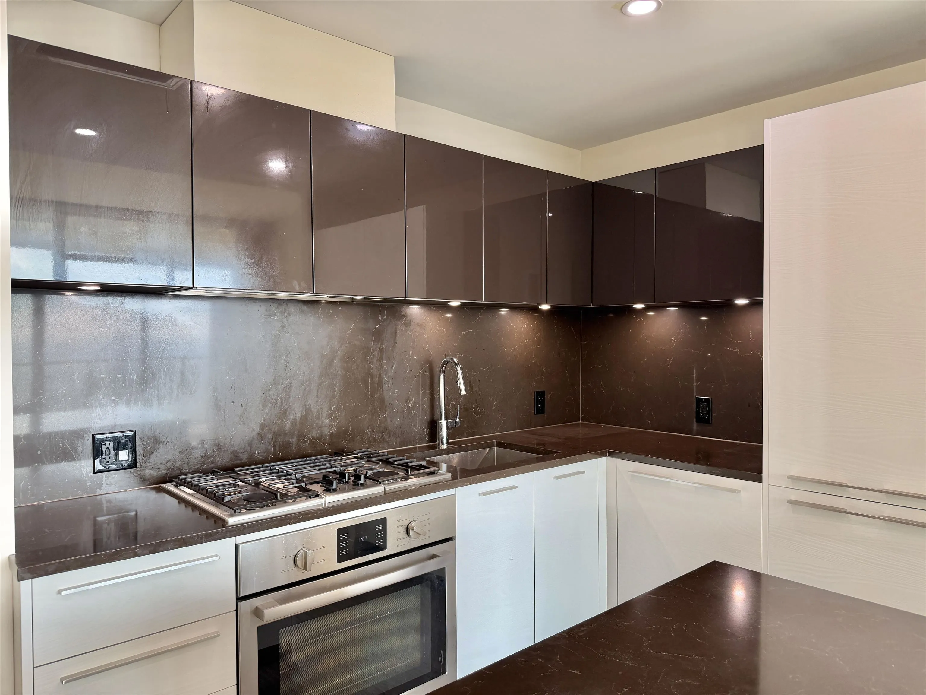 6383 Mckay Avenue #1604