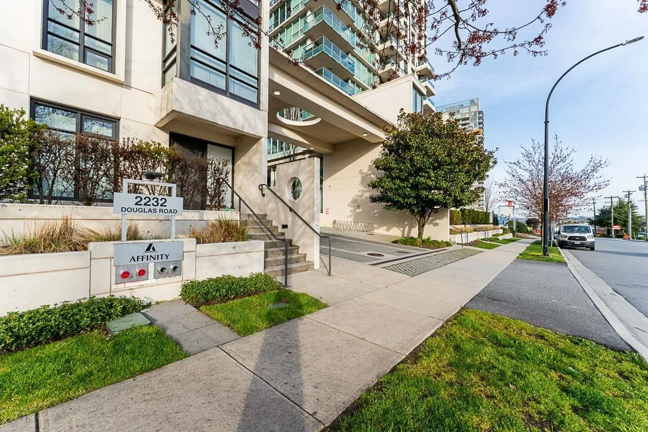 2232 Douglas Road #905