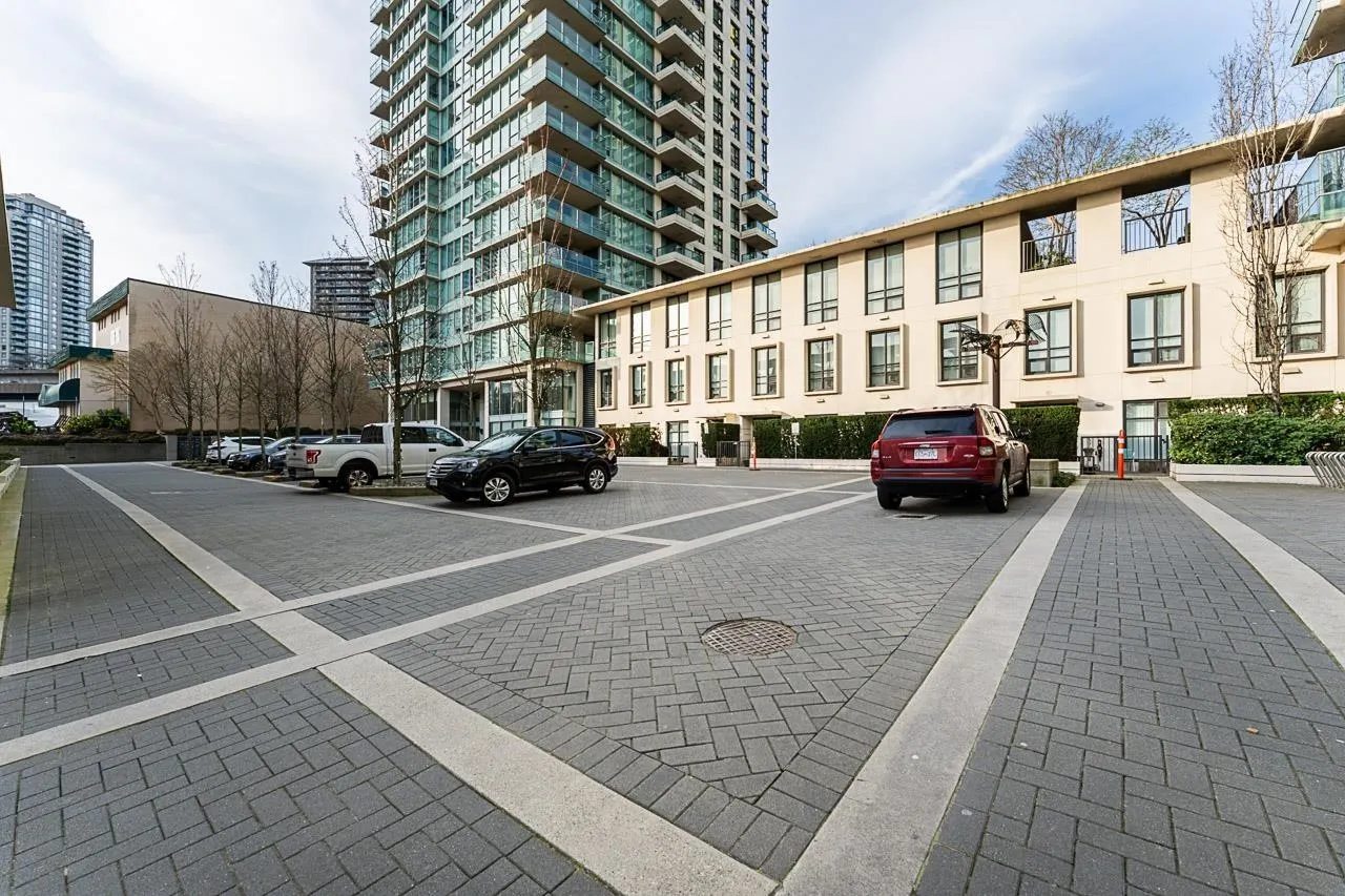 2232 Douglas Road #905